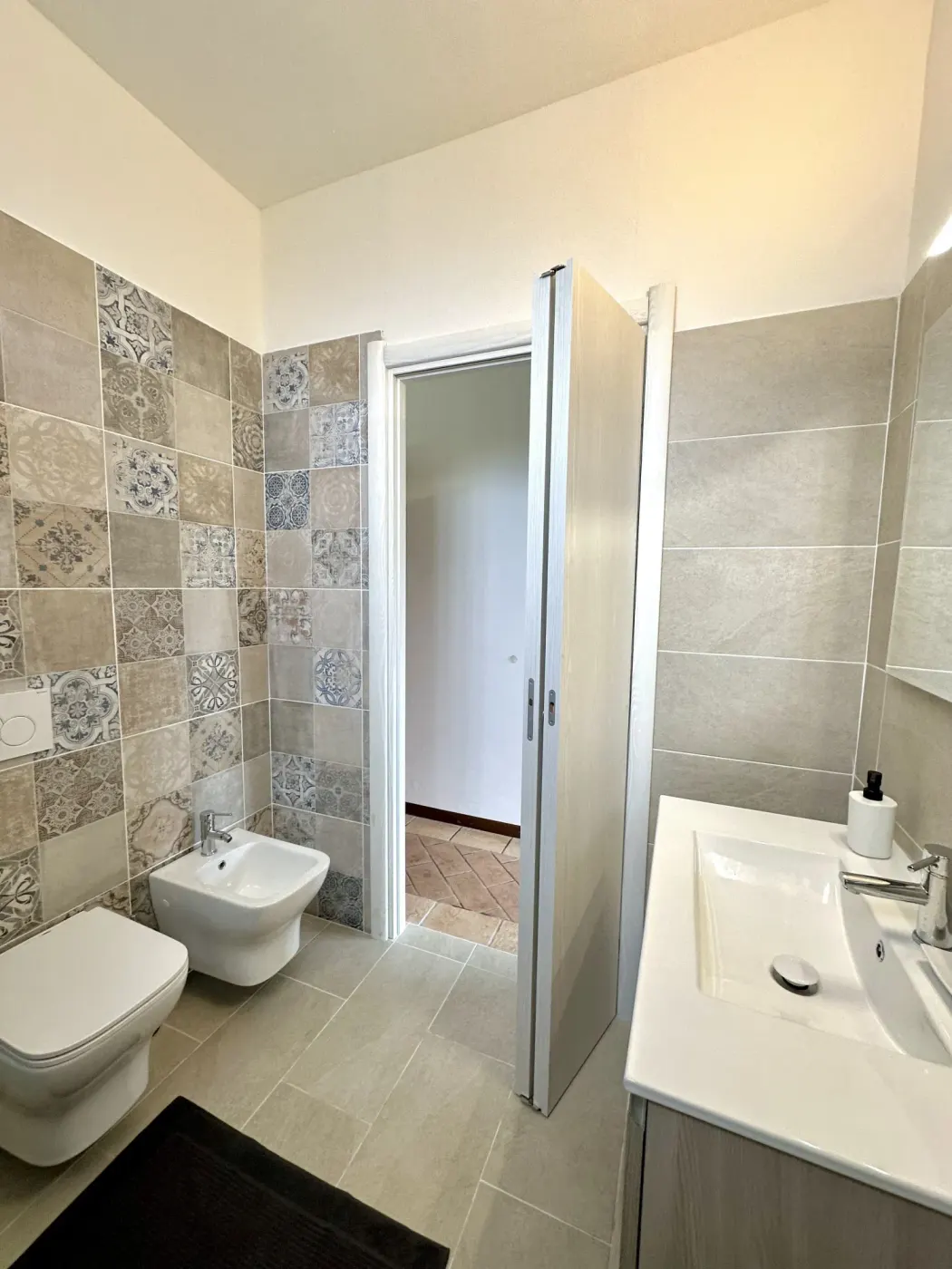 Bagno con doccia appartamento Leggiuno Lago Maggiore