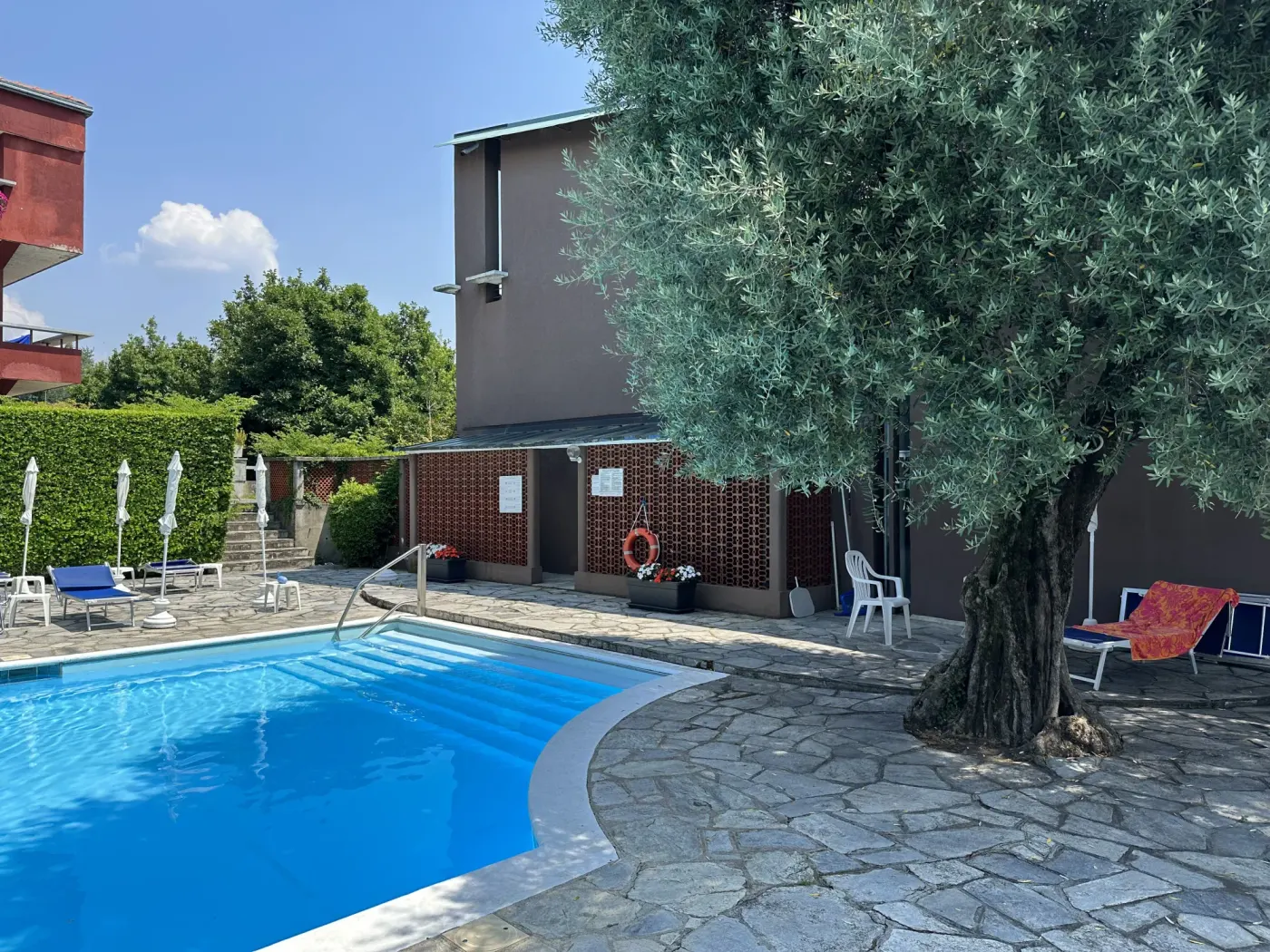 Piscina condominiale appartamento con piscina Leggiuno Lago Maggiore