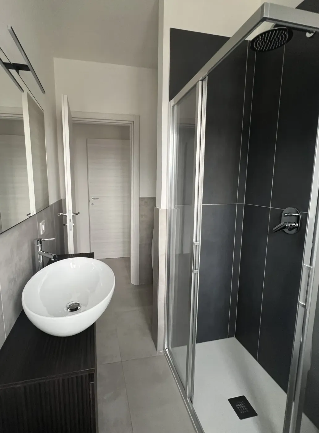 Bagno con doccia appartamento affitto breve Lecco Lago di Como