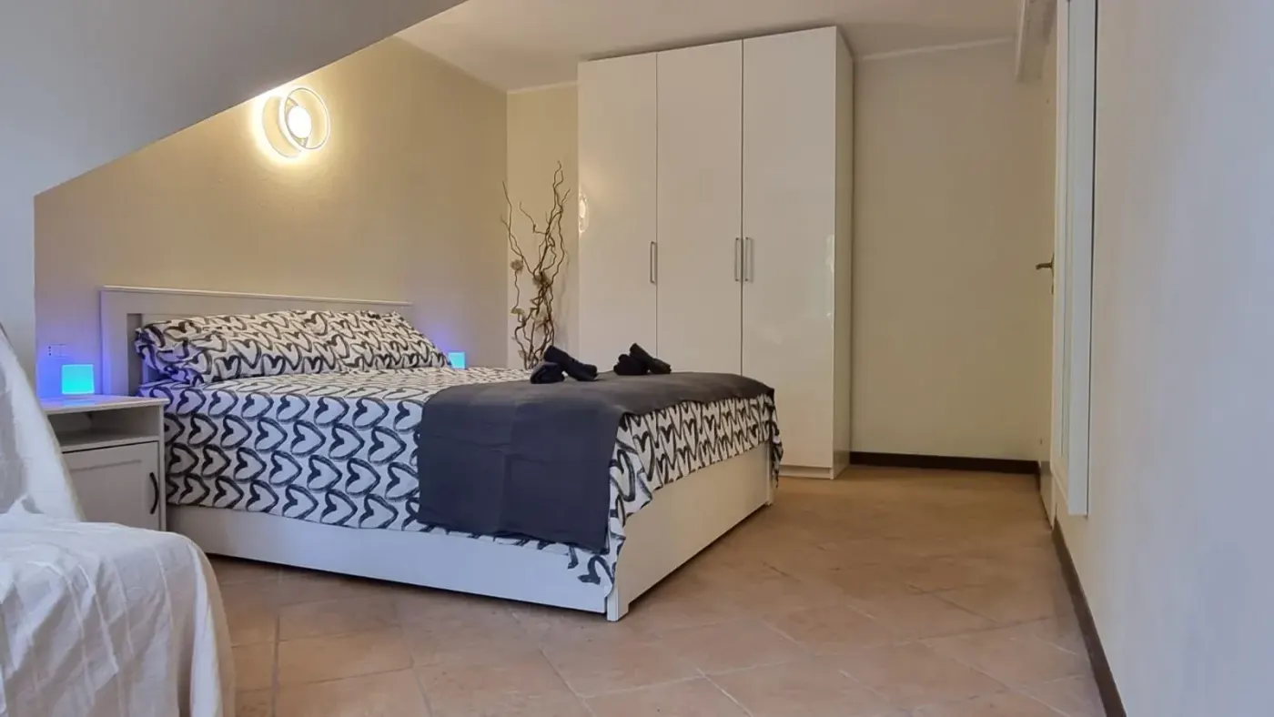 Seconda camera da letto casa vacanze con piscina Leggiuno