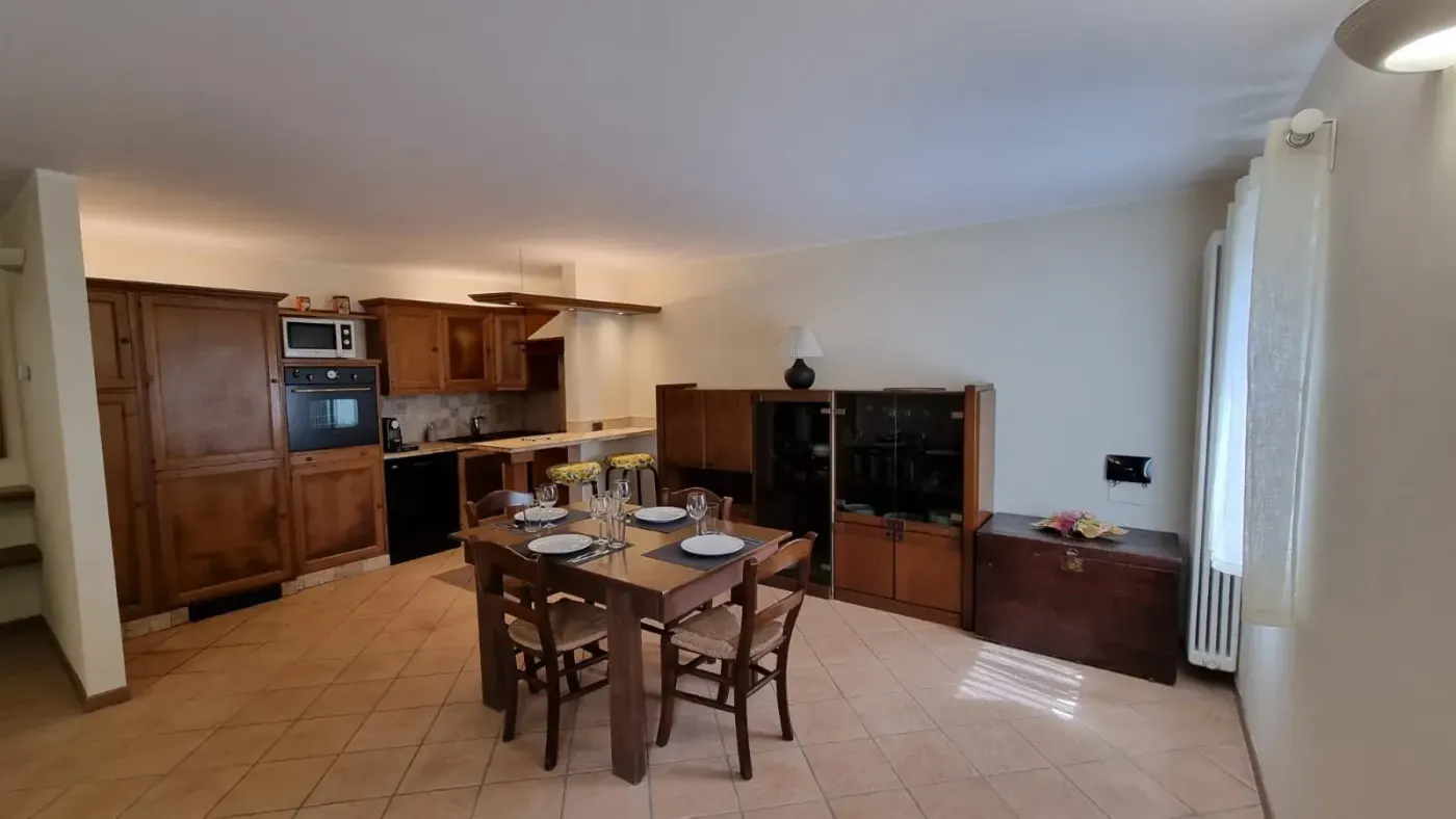 Cucina attrezzata casa vacanze Leggiuno Lago Maggiore